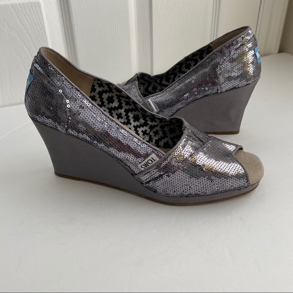 Tom’s Silver Sequin Wedge Sandals Sz 9.5